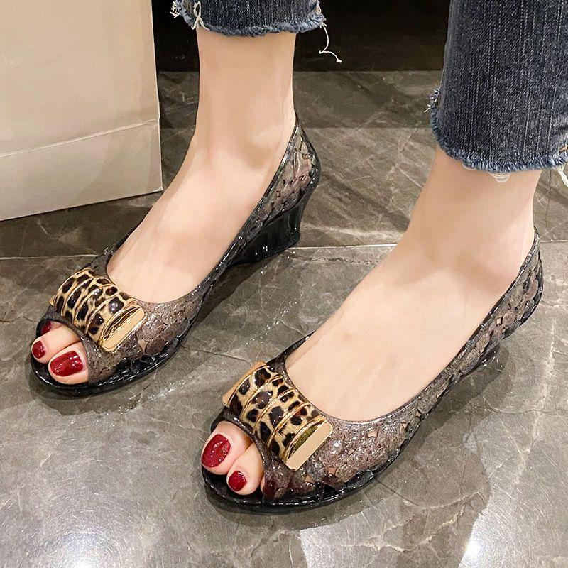 Crystal Jelly Cool Slippers for Women Summer Fish Mouth Hollow Wedge Heels Fashionable High Rise Plastic Slippers for External Wear