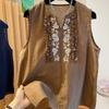 Canotta da Donna Marrone Ricamata Floreale Casual Scollo a V con Bordi Arricciati Misto Lino Senza Maniche