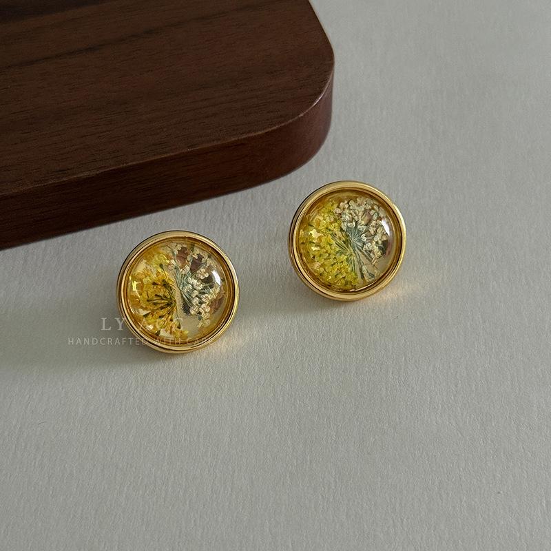 Original geometric natural dried flower stud earrings Mori niche commuting temperament earrings literary and gentle versatile earrings