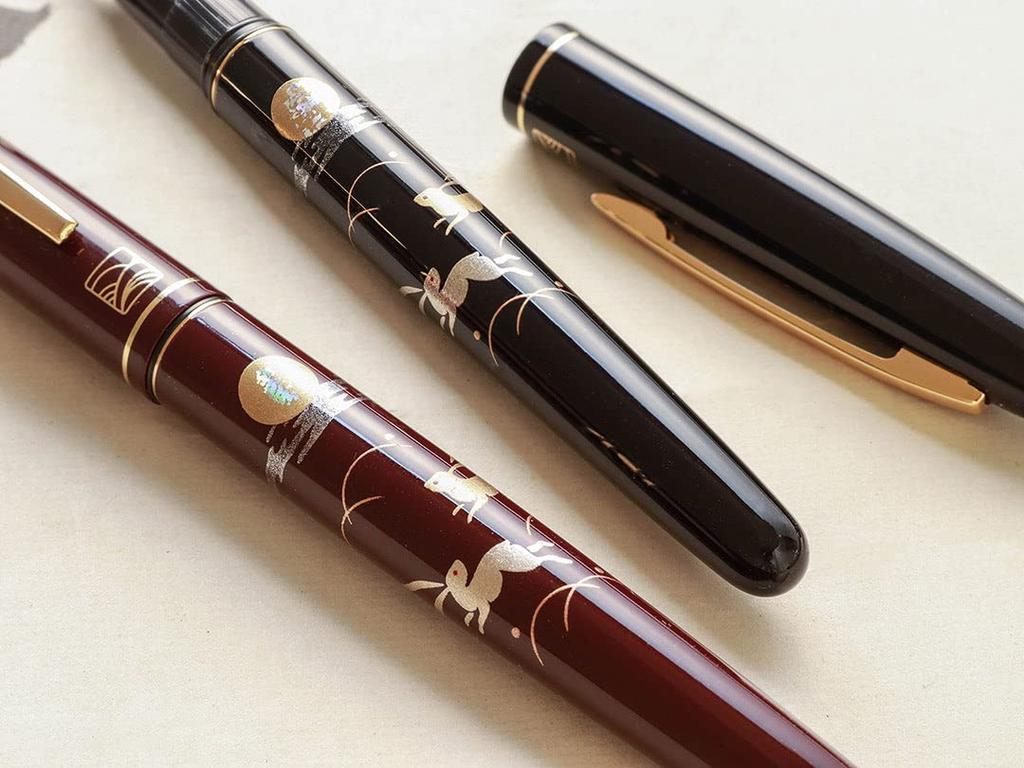 WANCHER Kuretake Modern Rabbit Fountain Limited Edition Medium Maki-e Pen, (M Nib, Black)