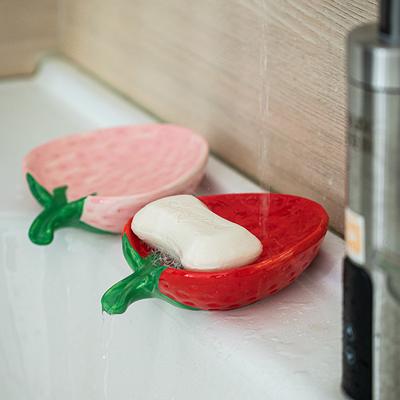 Saboneteira Cerâmica Formato Morango Portátil Fofa Drenante Caixa de Sabão Criativa Suprimentos de Banheiro Decoração de Banheiro de Luxo para Casa