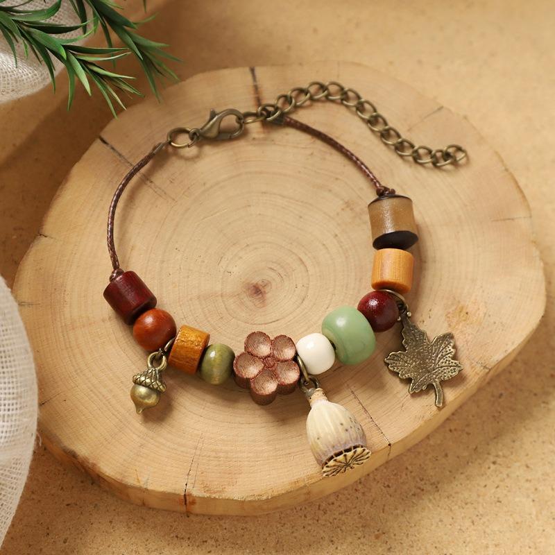 Vintage Hand-woven Plant Bracelet, Natural Fruit, Acorn Hand Rope, Women's Niche Literary Bracelet.