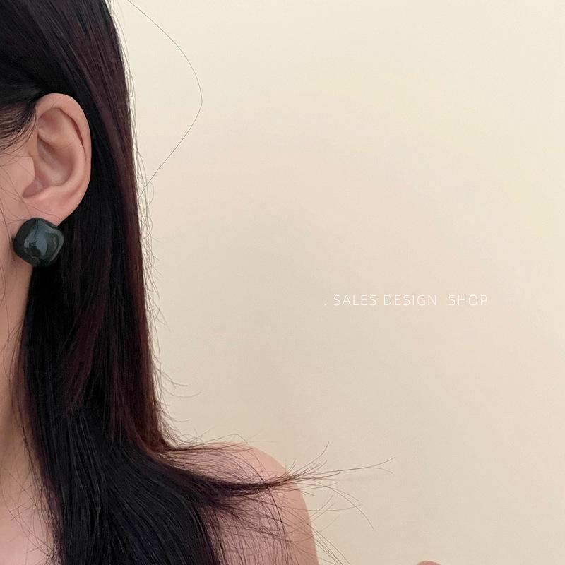 French Retro Geometric Drip Glaze Metal Stud Earrings - Fashionable and Versatile Design for Women
