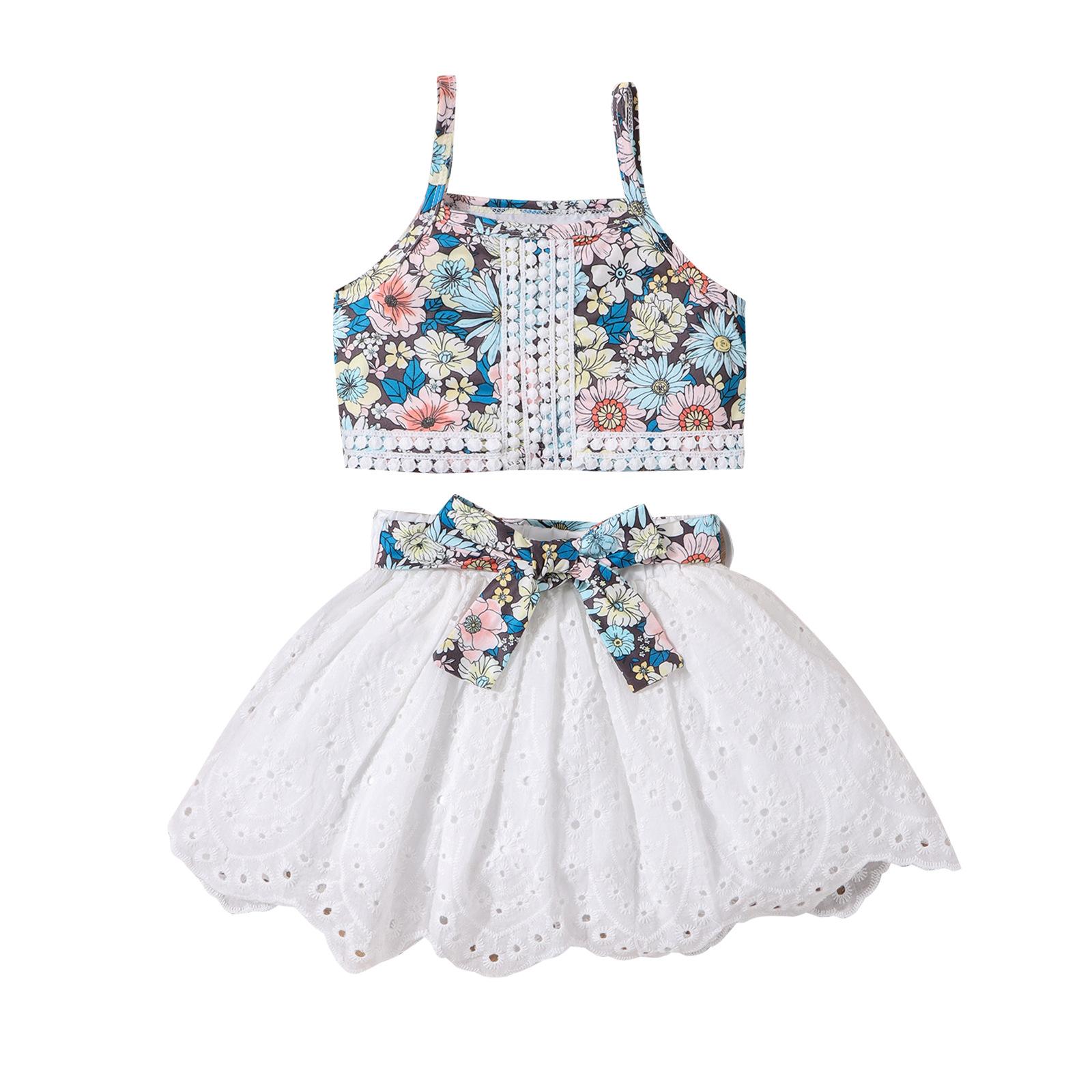 

Детский модный костюм, летний, для девочек, повседневный, с бретелью через шею, с цветочным принтом + ажурная юбка с поясом 6Y