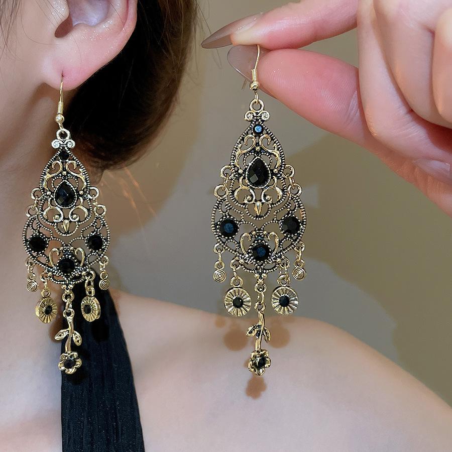 Ohrringe mit Fransen im Ethno-Stil, Urlaubsreisefotografie, Atmosphäre, Ohrhaken, Nische, vielseitige Ohrringe