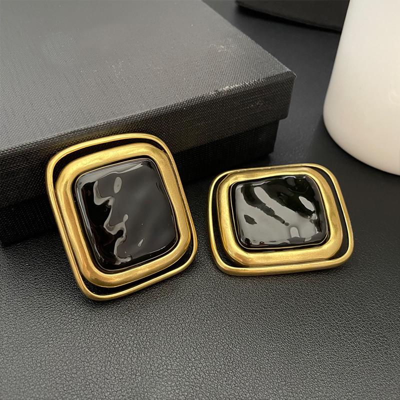 

Musla Design Retro Holiday Pop Brand Ear Clips for Women Black Square Stone Punk Rock Style Personalized Concert Accessories