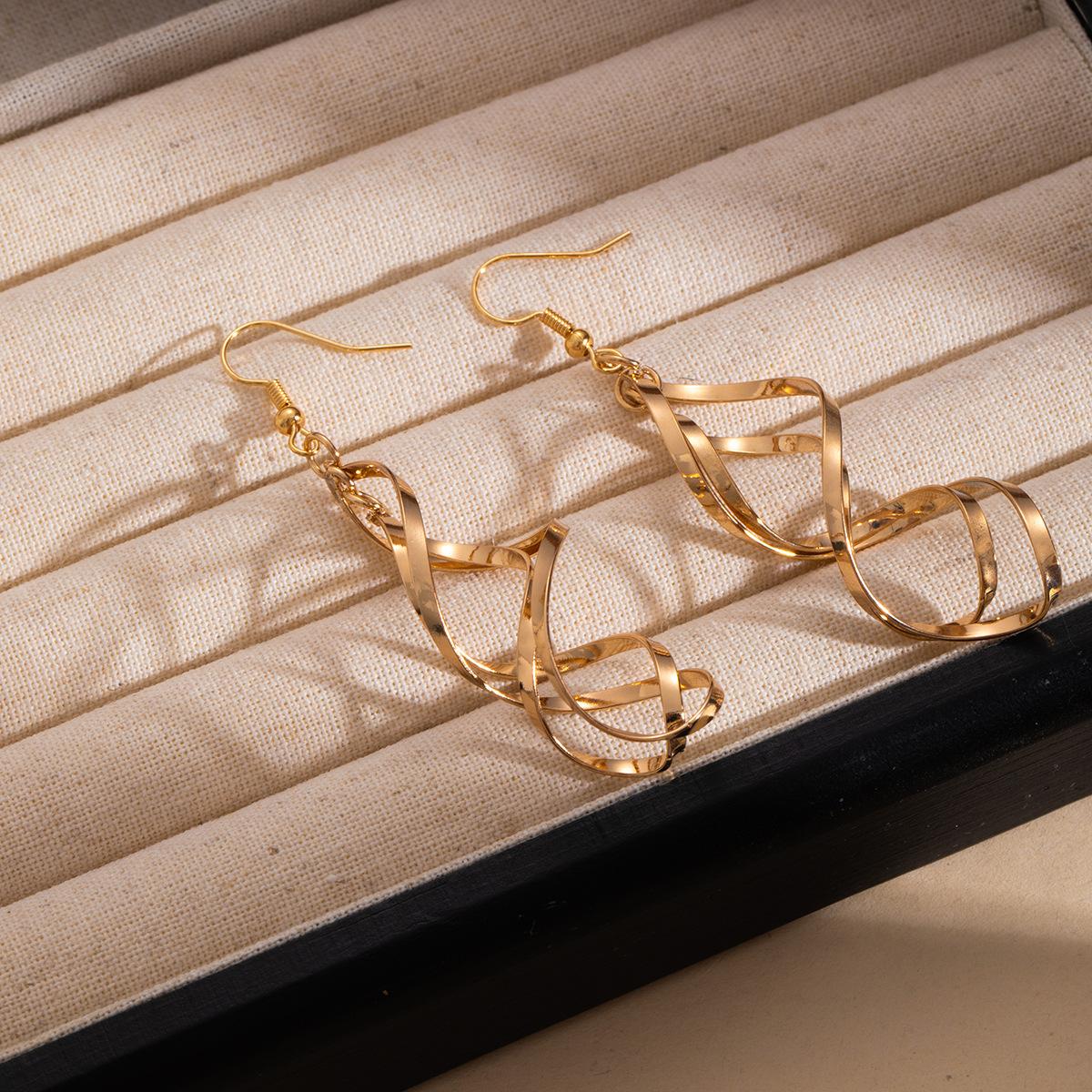 Простые Твист Призматические Модные Серьги с Характером Модный Темперамент Двойное Окружение Геометрический Полый Крючок для Уха Женские