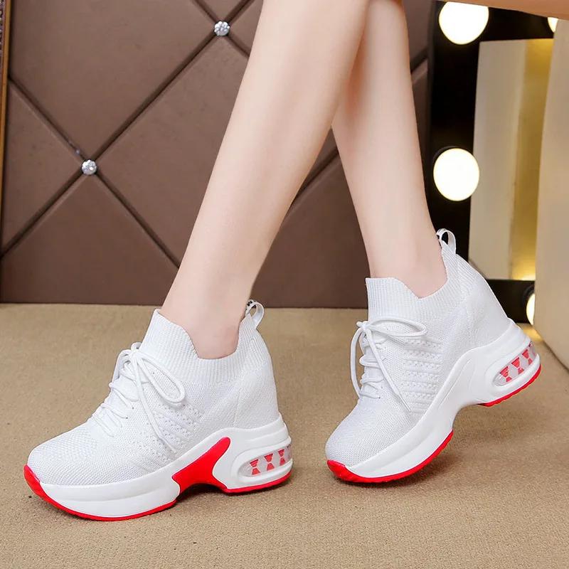 Mode Neu Frühling Sommer Stricken Mode Sneaker Damen Versteckte Absätze Freizeitschuhe Frau Atmungsaktive Plateau-Sneaker Keilabsatz Weiße Schuhe