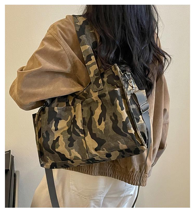 Women's Large Camouflage Canvas Tote - Versatile, Fashionable Handbag for Commuting