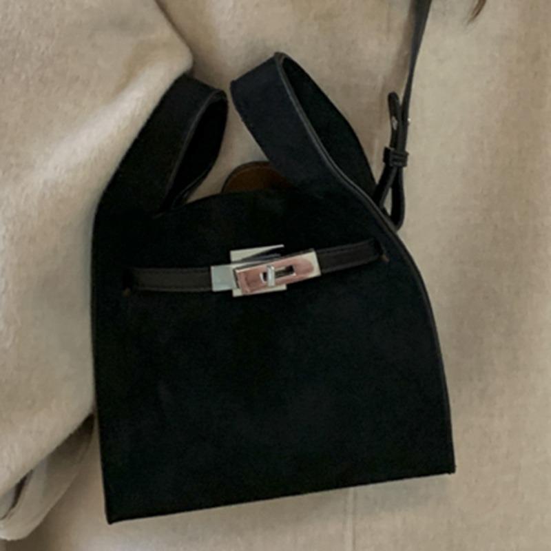 Niche Large-capacity Women's Armpit Bag Autumn New Suede Tote Bag Simple Shoulder Commuter Bag
