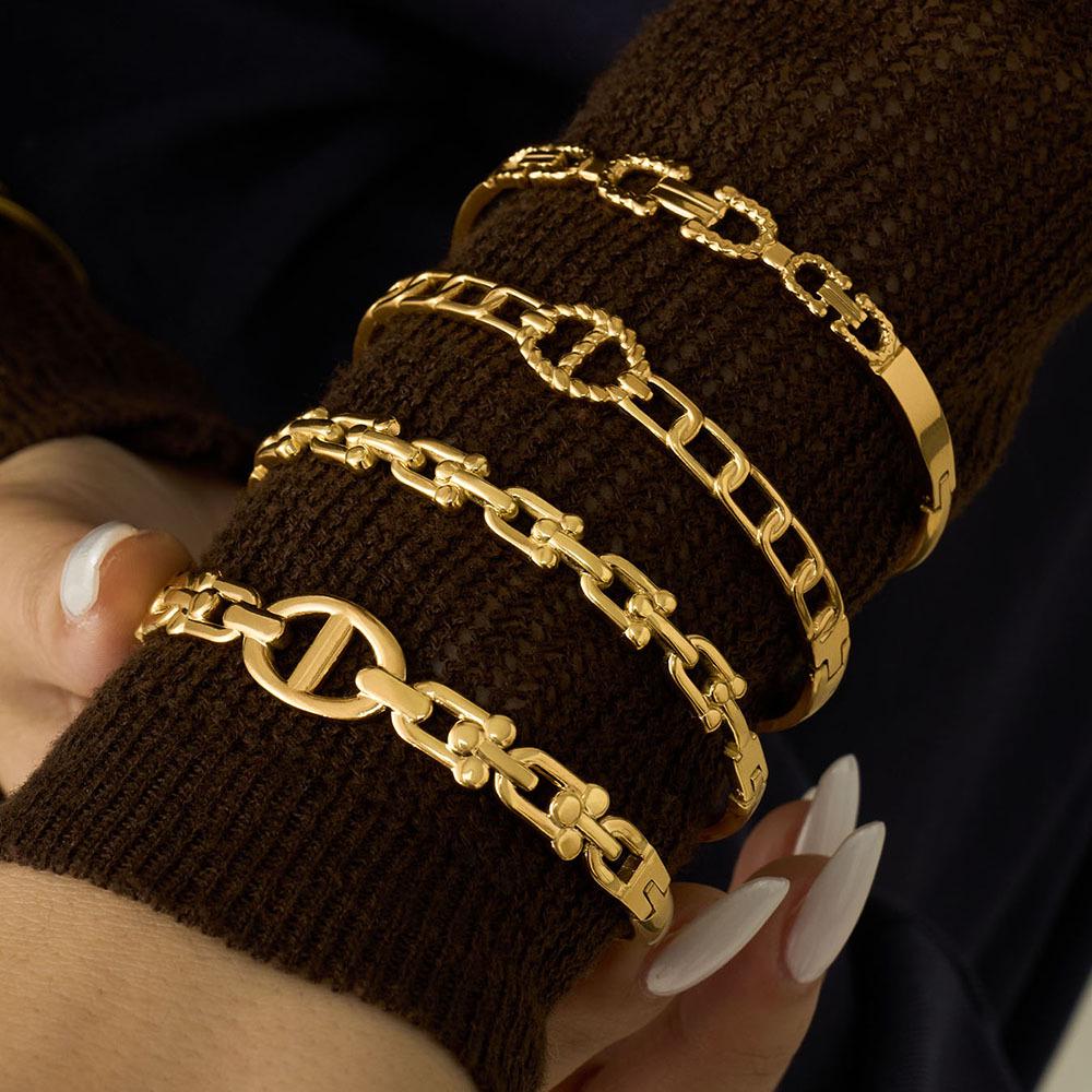 18K Gold Plated Horseshoe Buckle Bracelet for Women, 316L Stainless Steel, Colorfast, Simple and Elegant Design.