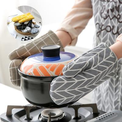 2 Pieces of Insulated Kitchen Gloves, Heat-resistant Microwave Gloves, Heat-resistant Thickened Grid Oven Gloves