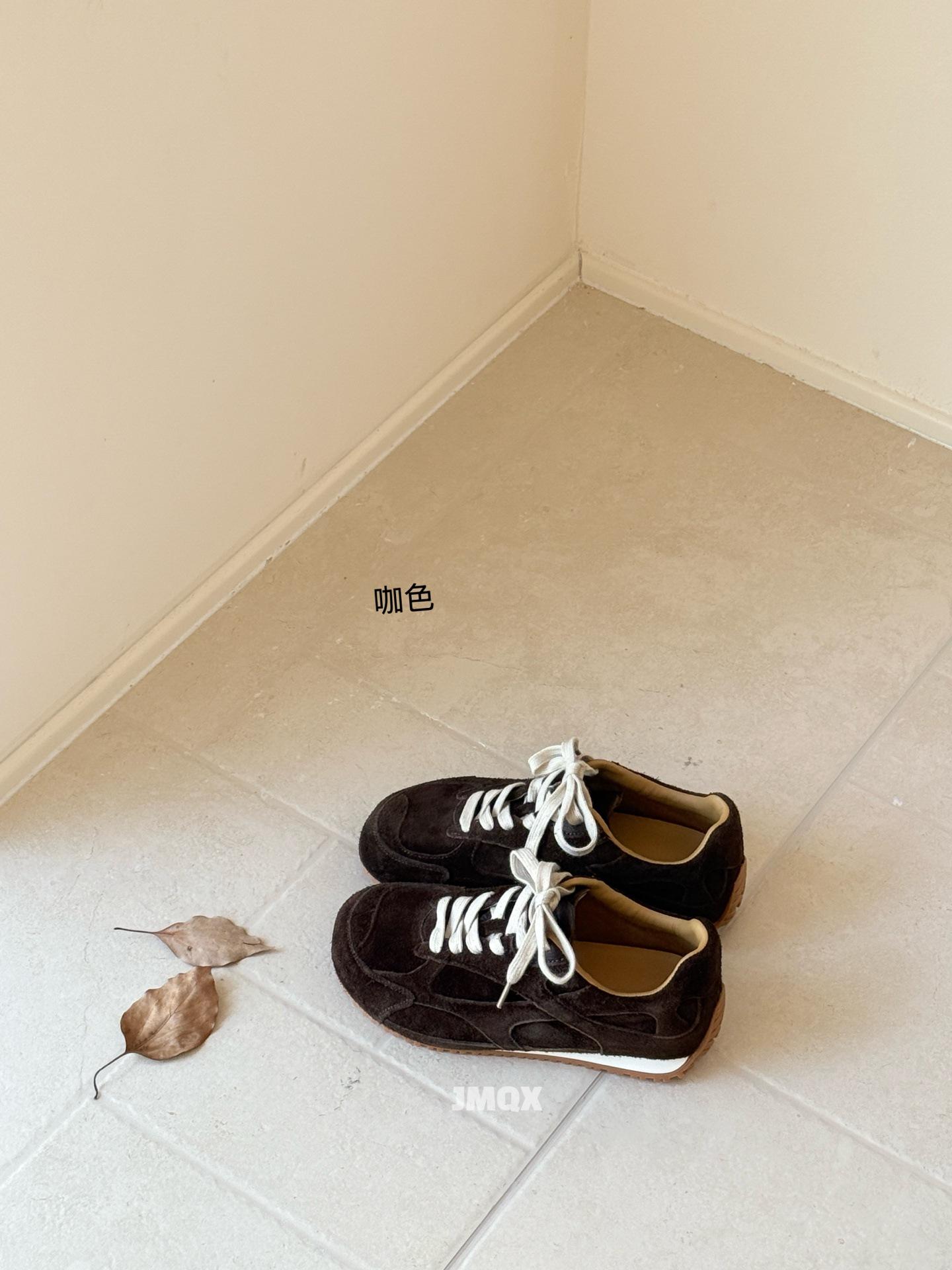 

Dexun shoes women s retro flat baseplate shoes couple turning fur British style sports Forrest Gump shoes round head derby shoes 35