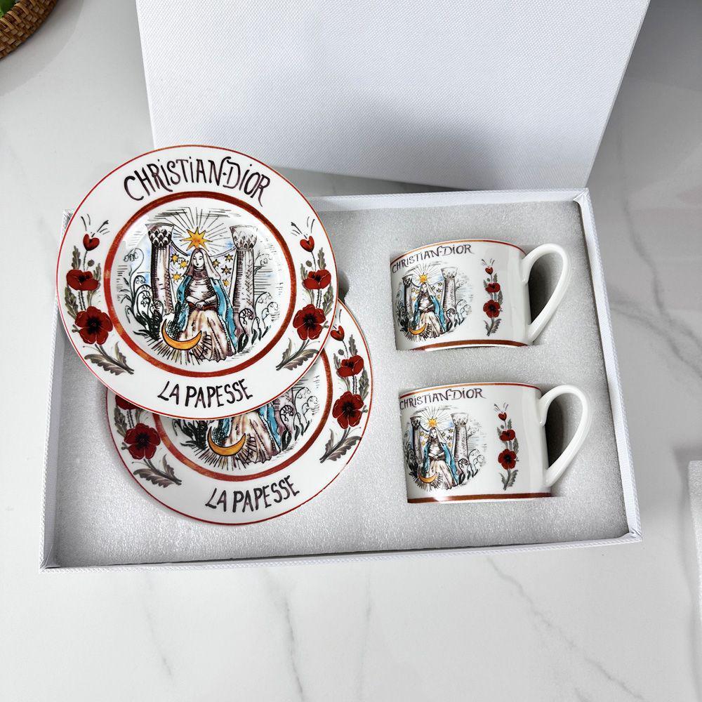 

Європейський набір чашки та блюдця «Сонячна зірка»: Креативний кістяний фарфор для післяобіднього чаю та кави в подарунок. 250 ml