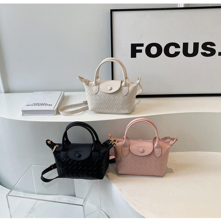 Women's Fashion Knitted Dumpling Handbag: Trendy, Large-Capacity Chic Crossbody for Commute