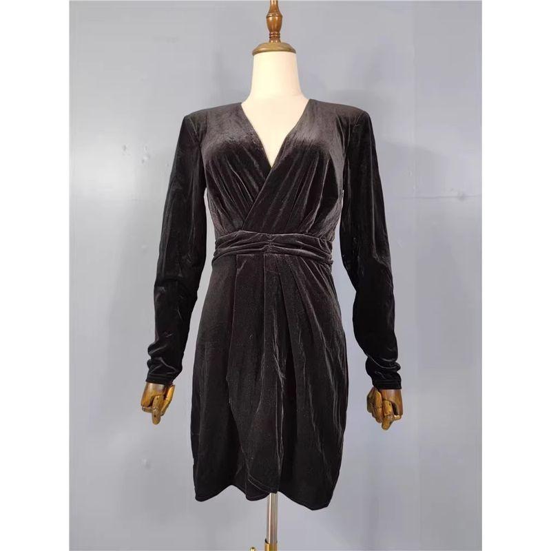 

Заказ внешней торговли AQ Home Высокая текстура Приятный к коже бархат Длинный рукав V-образный вырез Облегающее талию Неравномерное платье Милая мода Короткое платье Black X L