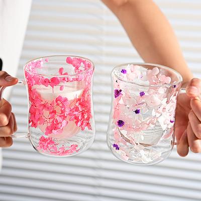 220/300 ml doppelwandige Glasbecher mit isoliertem Griff, Kaffeebecher aus klarem Glas, hitzebeständig, Trinkbecher mit Blumenmuster für Tee