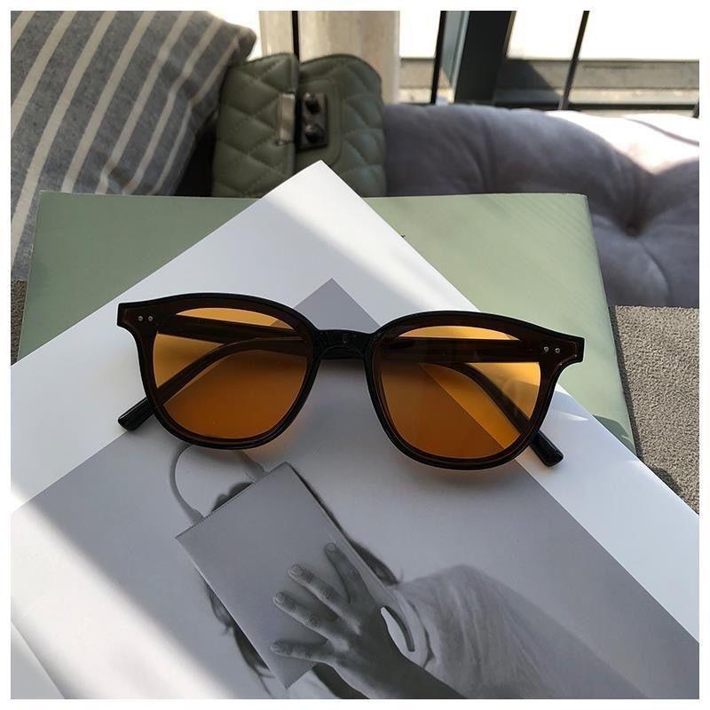 Retro Black Frame Brown Sunglasses: Trendy UV-Protective Eyewear for Women & Men