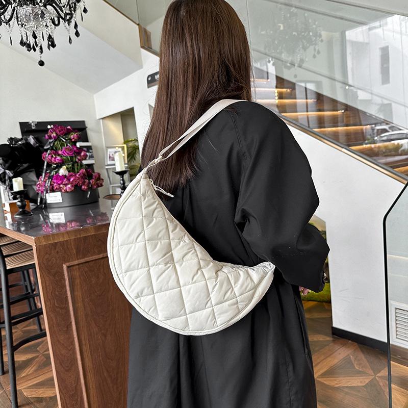 Dame Rutete Crossbody Messenger Bag Nylon Skuldervesker Stor Kapasitet Reise Halvmåne Belteveske Damer Hobo-veske CLE