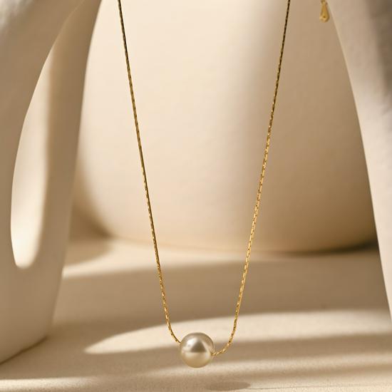 Japan & Südkorea Minimalistische Goldplattierte Messing- & Seiden-Schlüsselbeinkette mit Imitationsperle