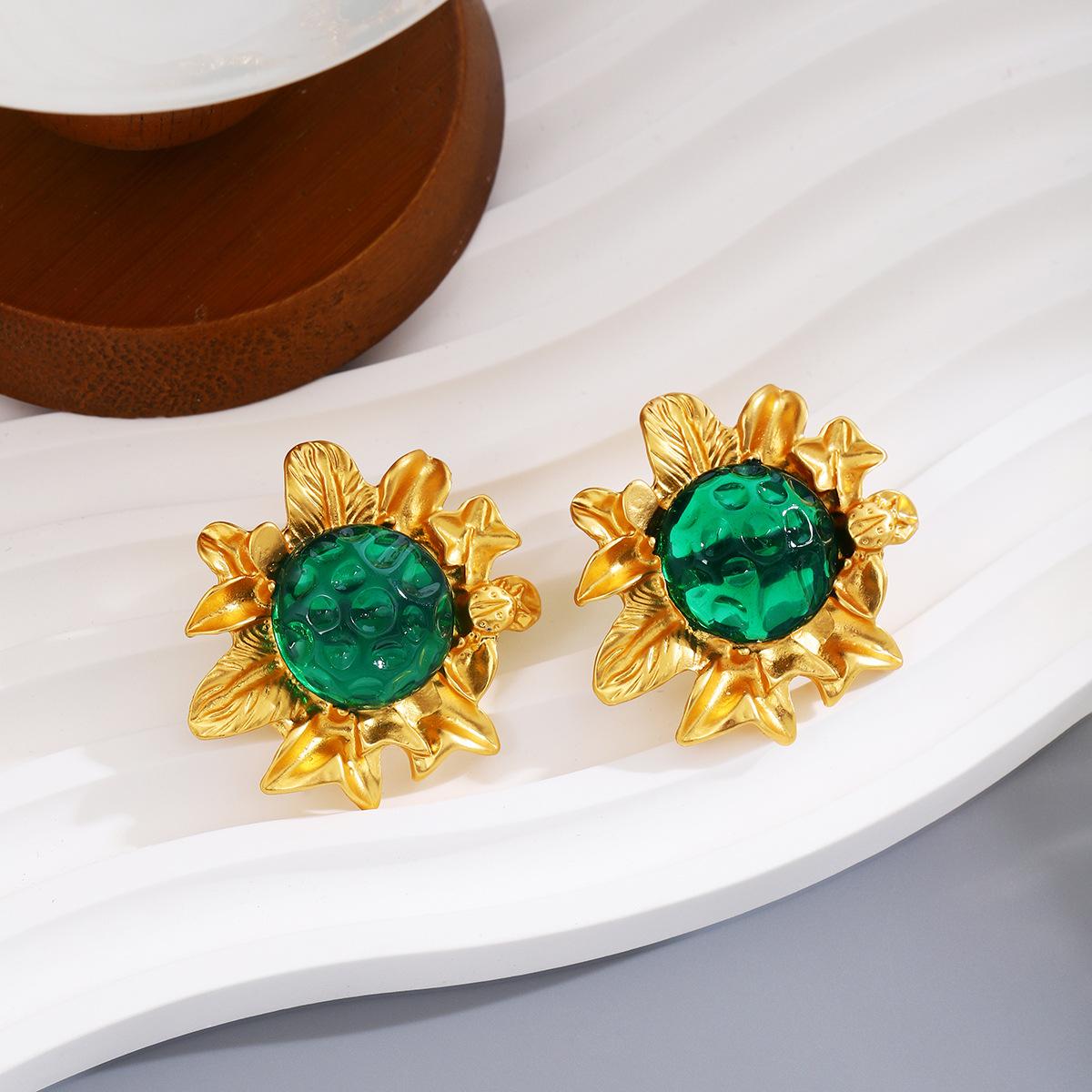 

Модные серьги-подсолнухи с преувеличенным дизайном зелёный