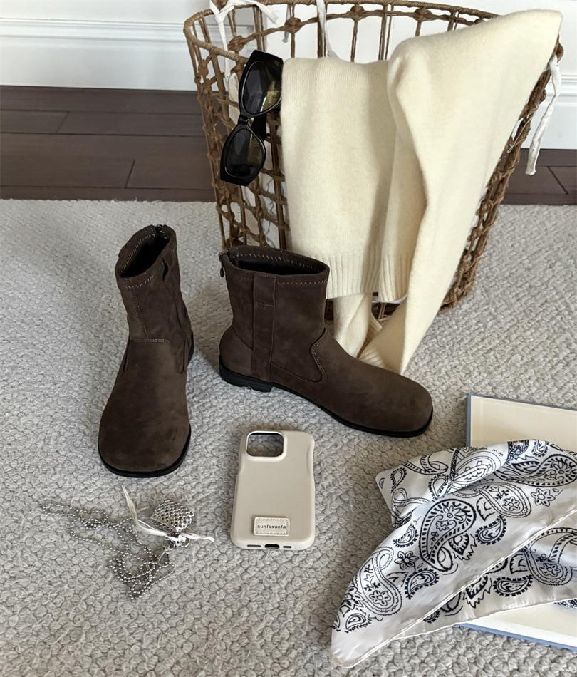 Pointed low-heeled mid-tube western cowboy boots women's 2025 autumn and winter new sleeve retro short boots Martin knight boots