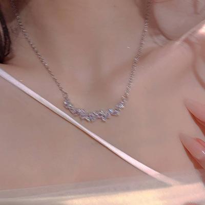 Flash Diamond Wisteria Çiçek Kolye Kadın Stili Zarif Basit Tasarım Niş Hafif Lüks Premium Çok Yönlü Köprücük Zinciri