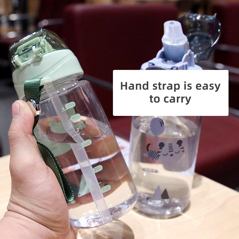 Tazza per bere un bambino da 550 ml. Stampa tigre carina. Scuola per bambini. Bottiglia di paglia per acqua potabile. Tazza per bambino a prova di perdite con tracolla.