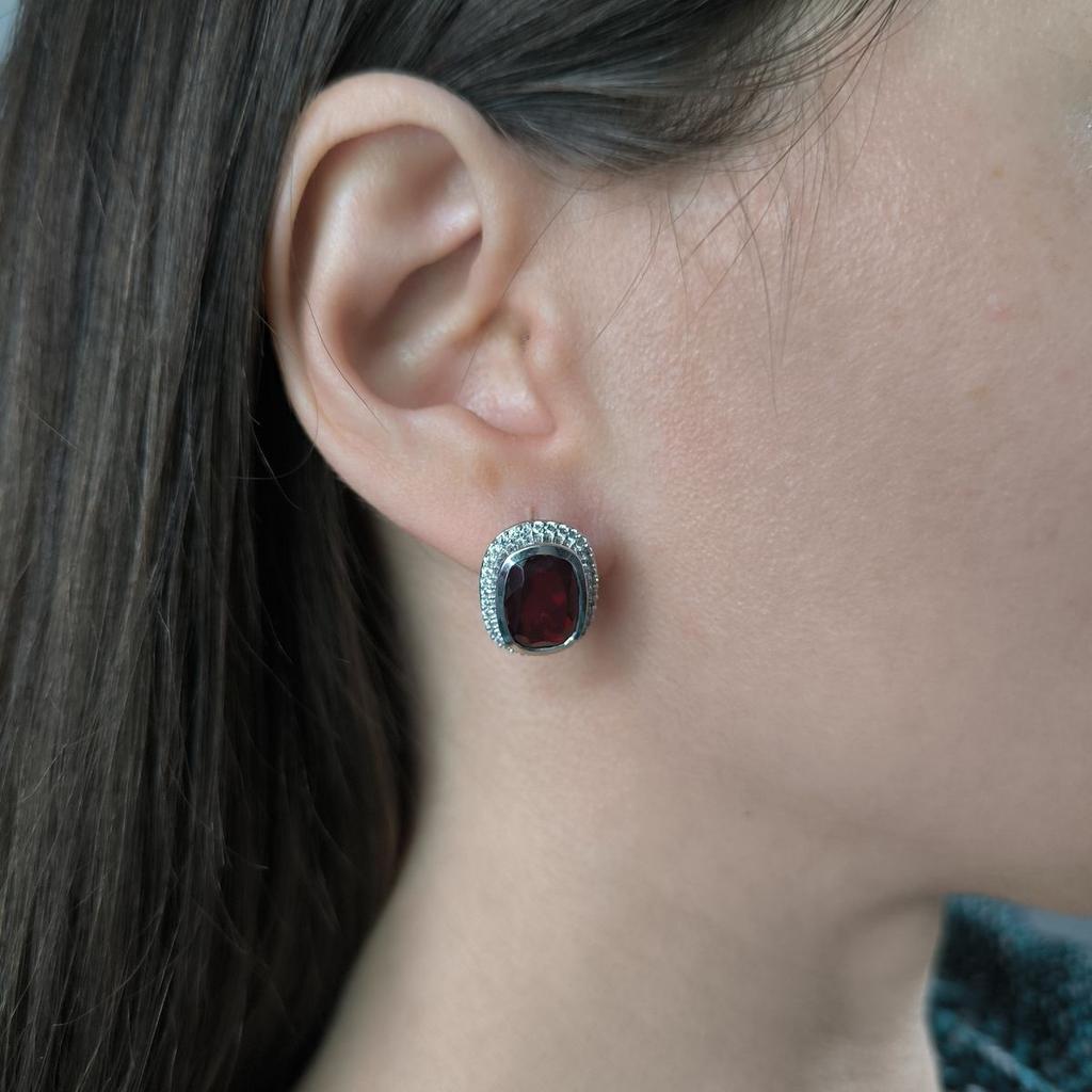 Серебряные серьги с искусственным гранатом nano 7.328ct, фианитами (60002308)
