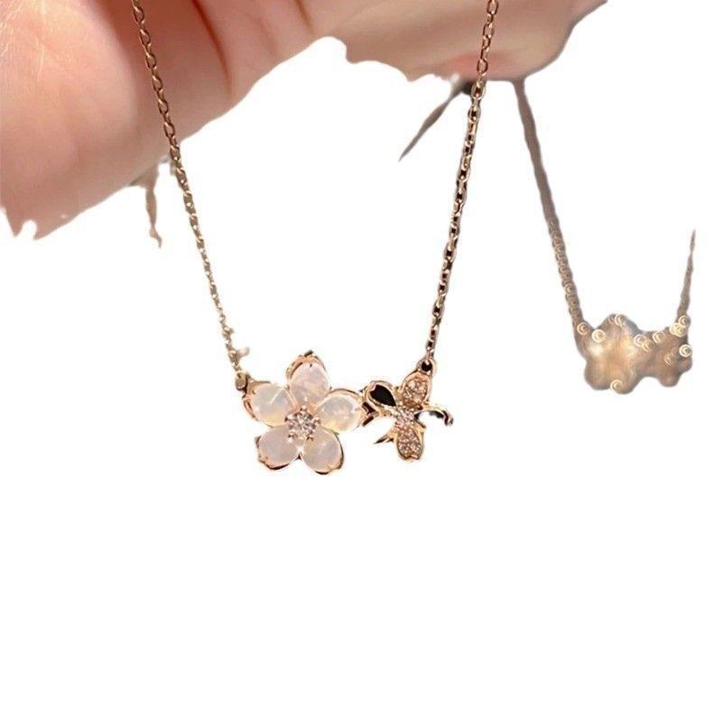 Women Sakura Mother Of Pearl Pendant Necklace Elegant Light Luxury Jewelry Gift
