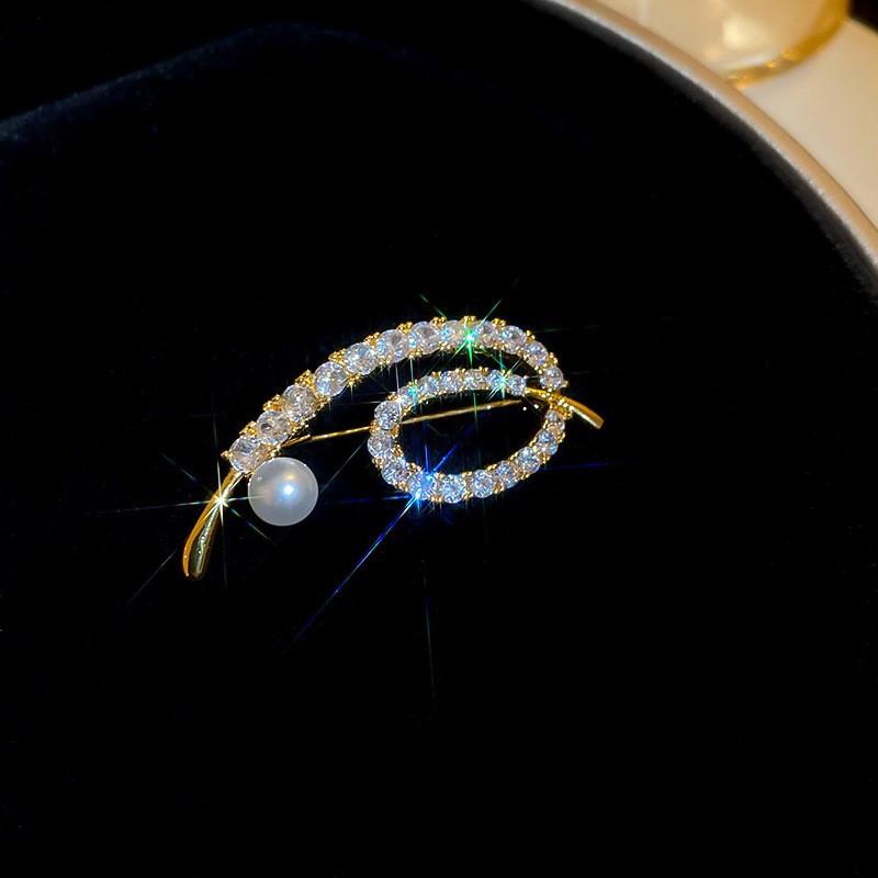 Średniowieczna Vintage Broszka z Kontrastującą Pszczołą Inkrustowana Diamentami Retro Lekki Luksus High-endowa Korsaż Wykwintne Wszechstronne Dodatki Kobiety