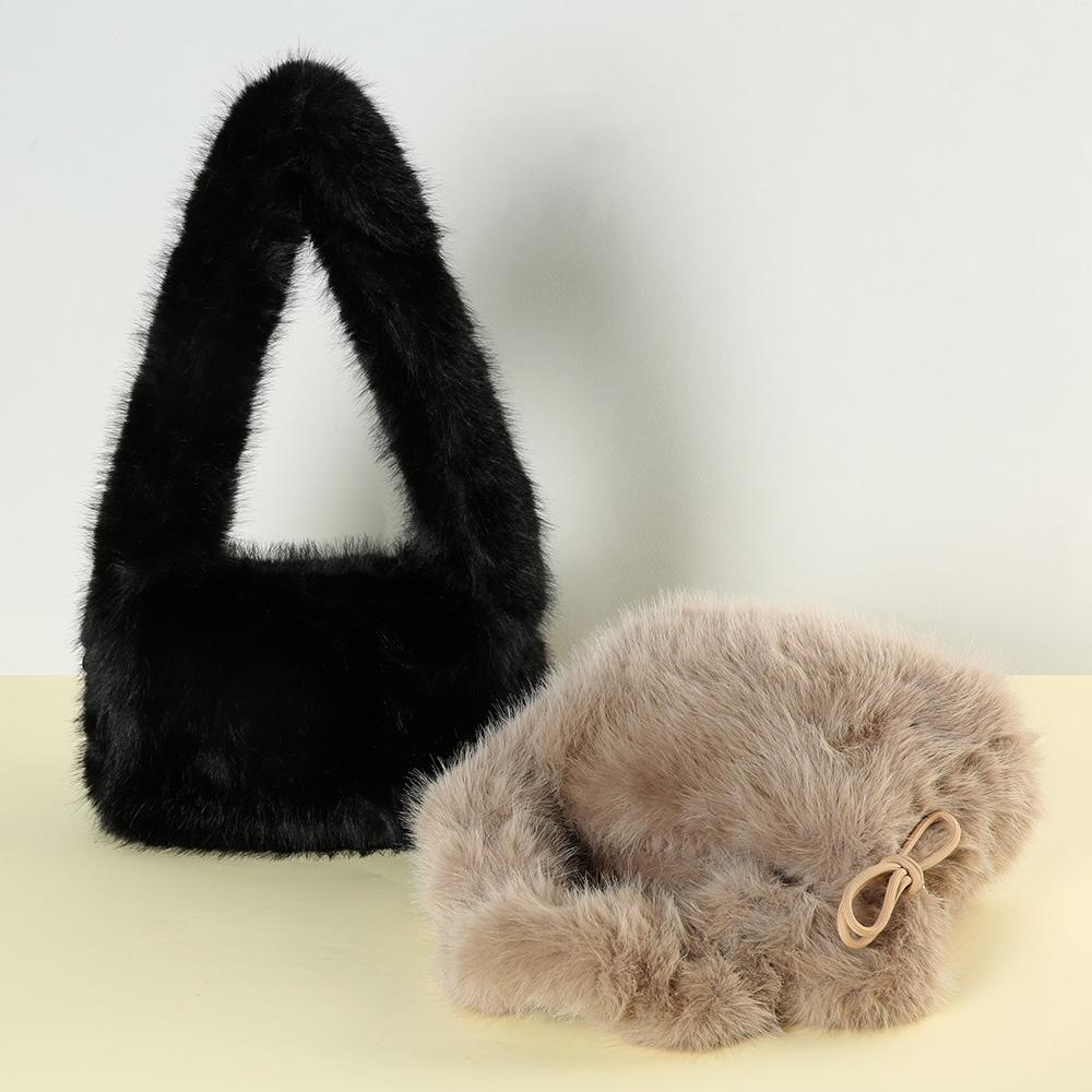 MATTIERE MT_22928 Faux Fur Shoulder Bag