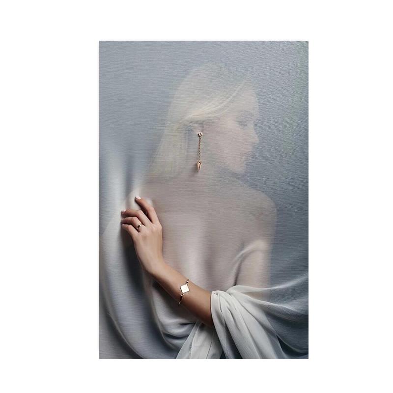 

Абстрактна сексуальна дівчина носить ювелірні плакати та принти скандинавського настінного мистецтва. Картина на полотні для прикраси дому у вітальні 21x30cm No Framed