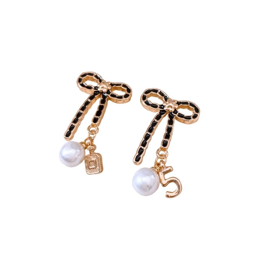 Silver Needle Bow Pearl Pleated Pendant Earrings French Small Fragrance Light Luxury Stud Earrings Versatile Temperament Earrings