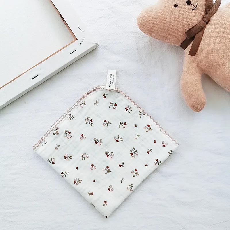 Baumwoll-Baby-Gesichtshandtuch Neugeborene Babyartikel 4-lagiges Musselin-Babylätzchen Taschentuch Weiches Speicheltuch Dreieckiges Füttern Spucktücher