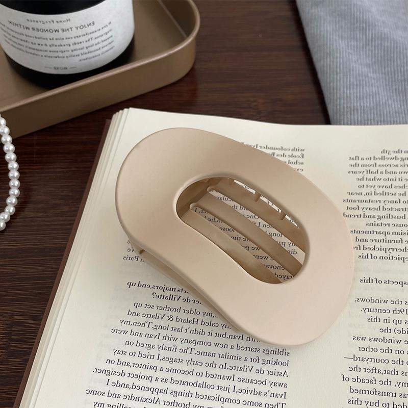 2025 High-End Women’s Abalone Duckbill Hair Clip: Milk Coffee Color, Curved Updo Design