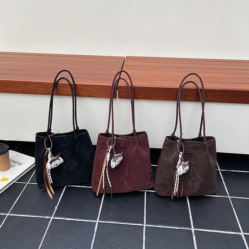 College students class tote bag women 2025 new trendy high-end shoulder bag large capacity fashionable versatile commuter bag