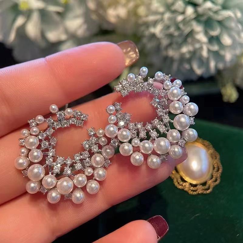 New Fashion Earrings Trend Unique Design Pearl Flash Zircon Irregular Round Stud Senior Jewelry Wedding Party Gift