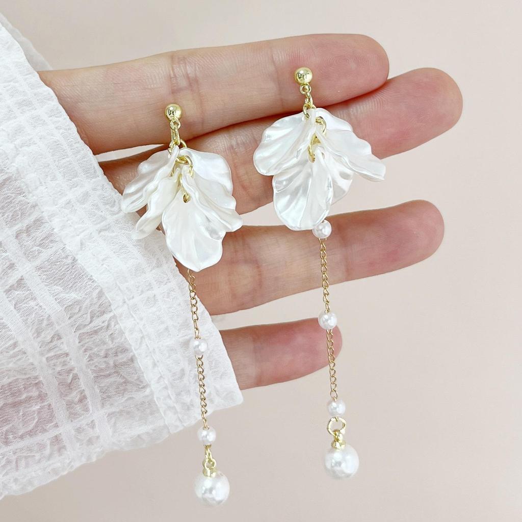 Vintage French Pearl No-Pierce Earrings: Elegant Luxury Clip-ons for Women