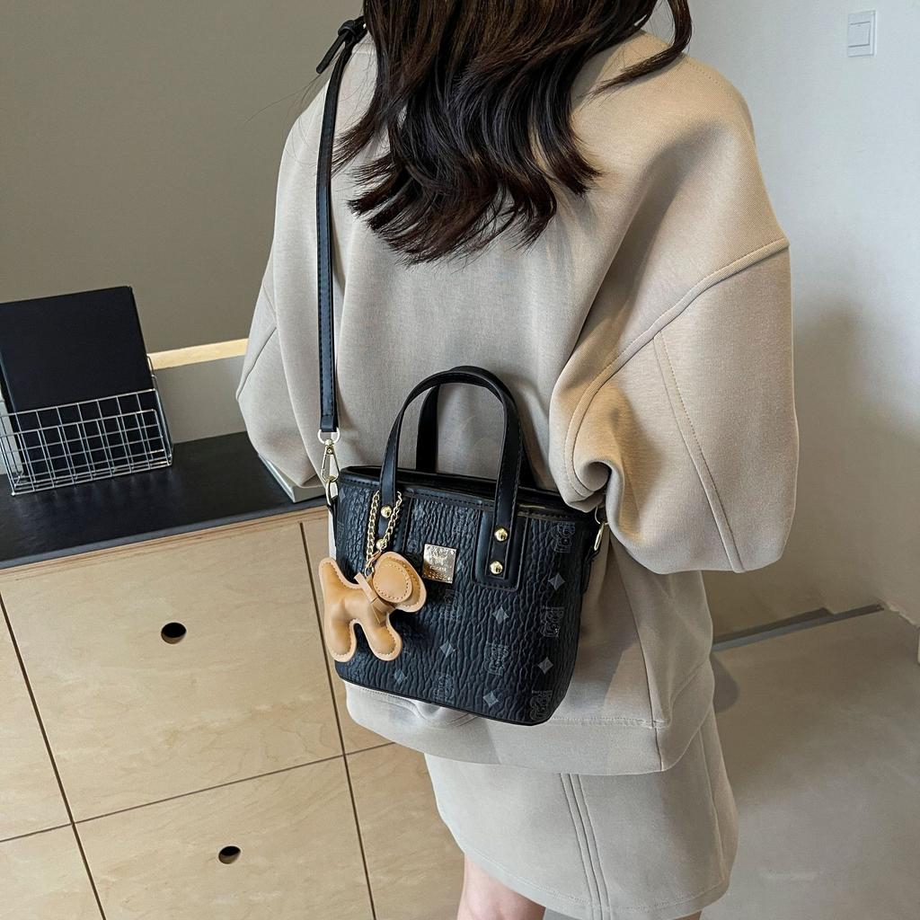 Brand Design Bucket Small Bag for Women 2024 New Fashionable Commuter Handbag Trendy Single Shoulder Diagonal Crossbody Bag