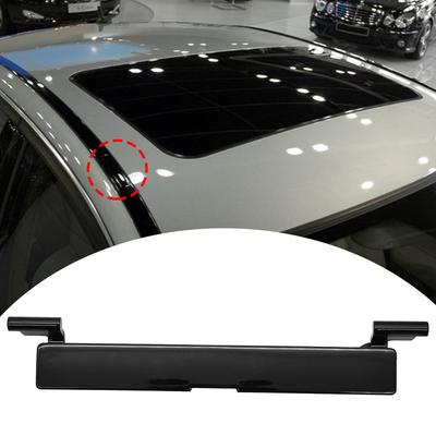 Cache de port de moulure de galerie de toit de voiture OEM 2046983530 Cache de connexion de moulure de galerie de toit de voiture pour Mercedes Classe C W204 2007-2014