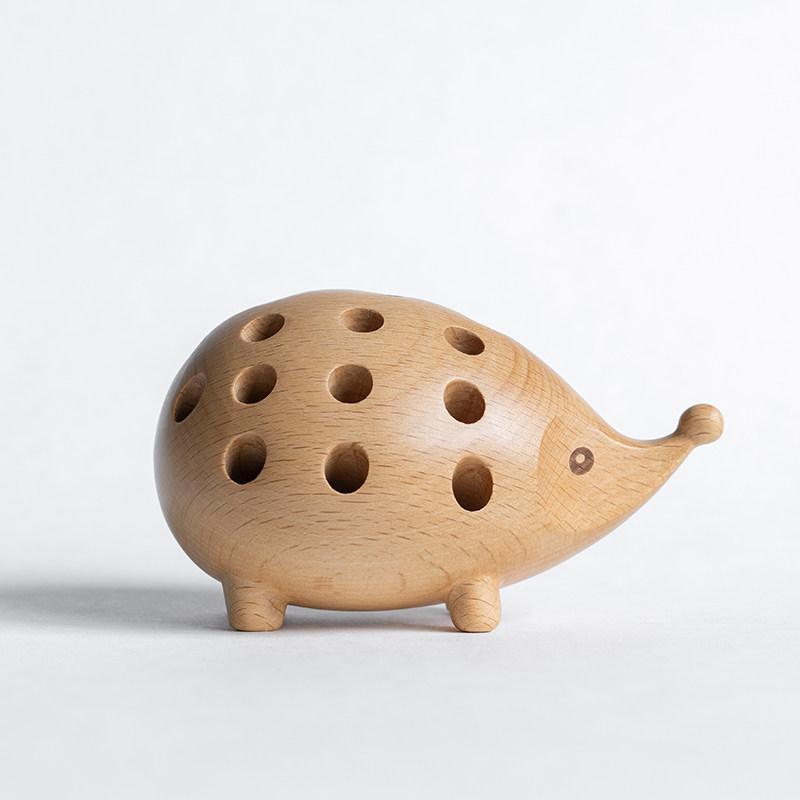 Hedgehog pen holder, cute and practical gifts for office children, wooden storage box, pen holder, creative wooden ornament.