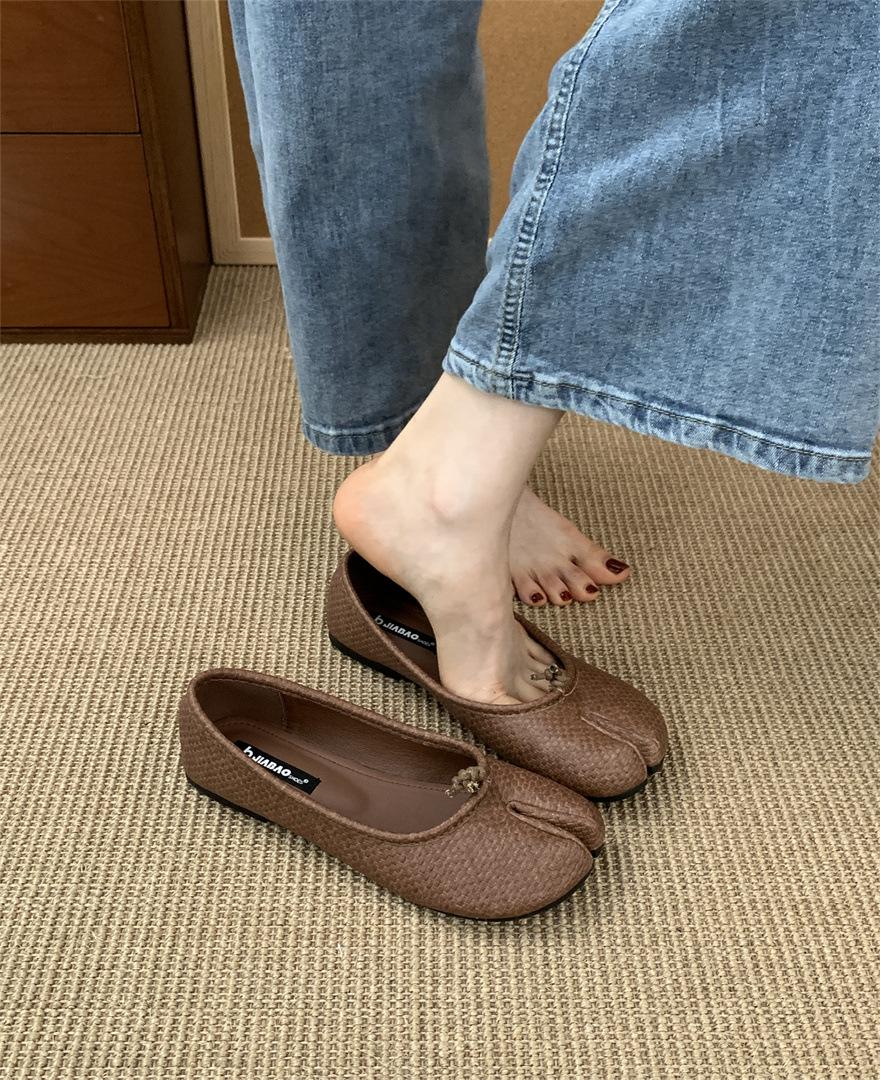 

Flat-soled pig s feet single shoes sub-toed pig s trotters shoes women s 2025 summer new soft-soled lazy one-pedal women s shoes casual shoes 39 коричневый