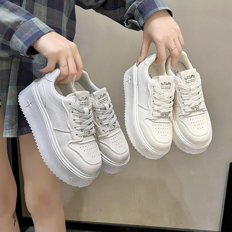 Модные белые кожаные туфли с толстой подошвой — фото 6