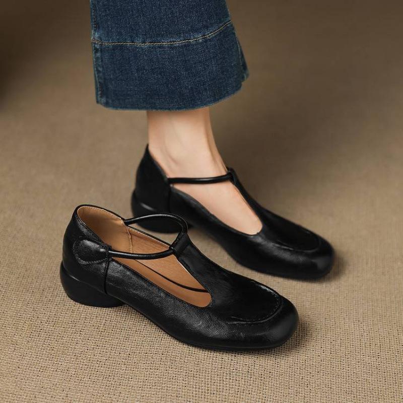 New comfortable round head beef tendon soft sole large size women's shoes solid color low-top casual small leather shoes four seasons wear fashion 