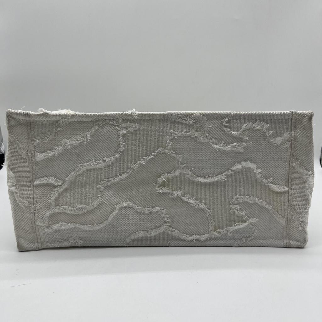 [Pre-Owned] Book Tote Camouflage Embroidered Canvas Tote Bag - Very Good #JDC58P