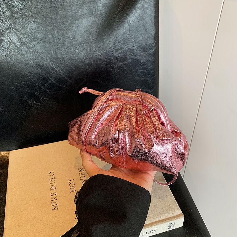 

Fashion summer beautiful messenger bag French niche small bag women s bag 2025 new simple pleated shell bag розовый