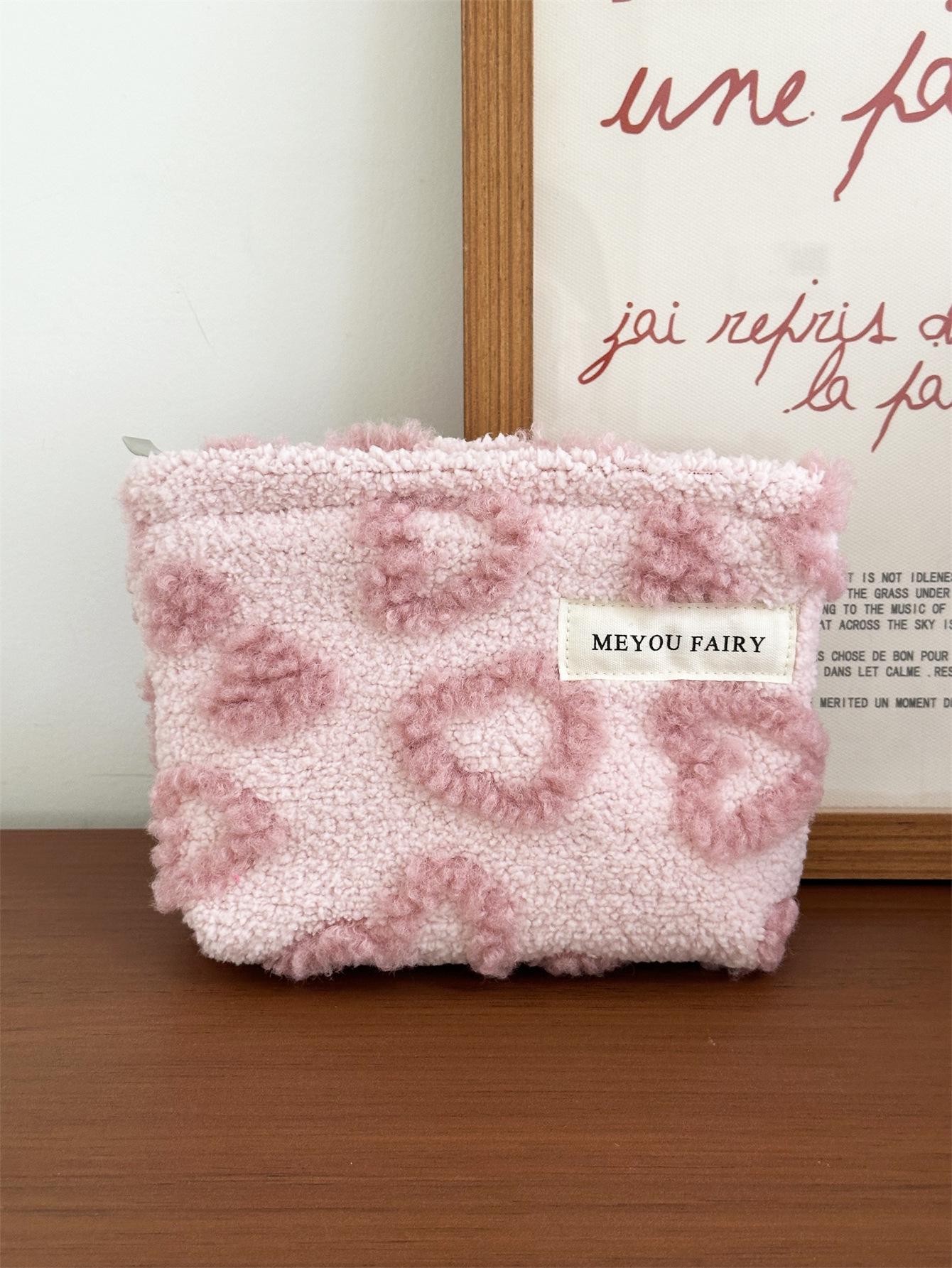 

Очаровательная бархатная косметичка в форме сердца с утолщенной подкладкой