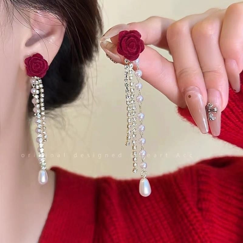 2025 New Year Red Velvet Pearl Earrings: Retro Hong Kong Style Whitening Studs for Women