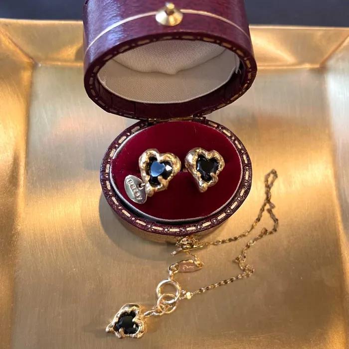 [ Persy ] HEART IN BLACK SPINEL EARRING